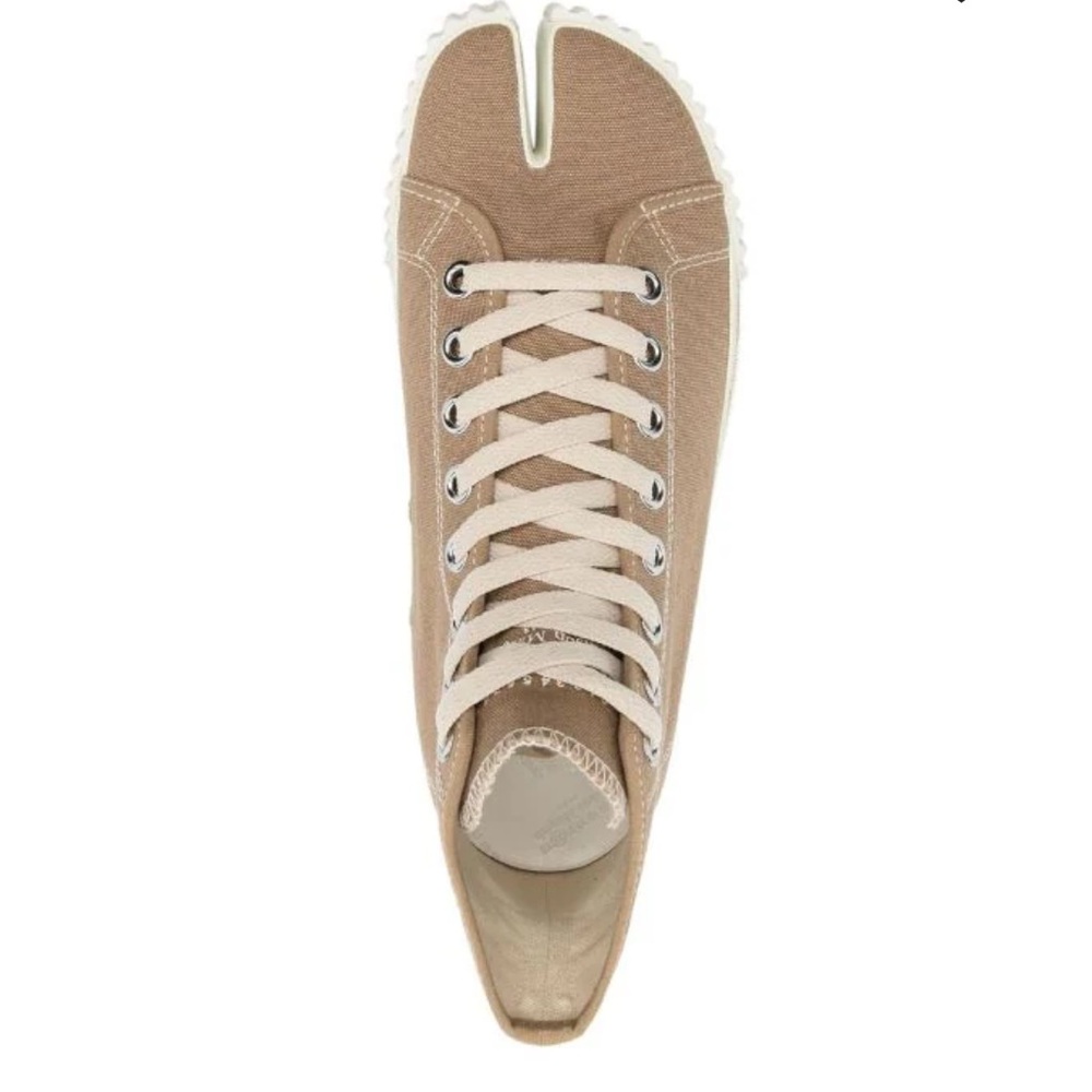 Maison Margiela Tan high top Tabi Sneaker